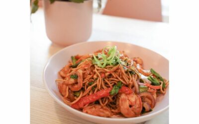Back by popular demand! The Shrimp Lo Mein: Egg Noodles, SoSo Hoisin Sauce, Bok Choy, Scallion, Carrots, Red Onion, Red Bell Pepper. Available until Sunday 6/26 . . . #westpalmbeach #westpalm #wpb #westpalmbeachfl #westpalmbeachfood #southflorida #florida #palmbeach #palmbeachfoodie #palmbeachfood #palmbeachflorida #thesososendit @breadbyjohnny